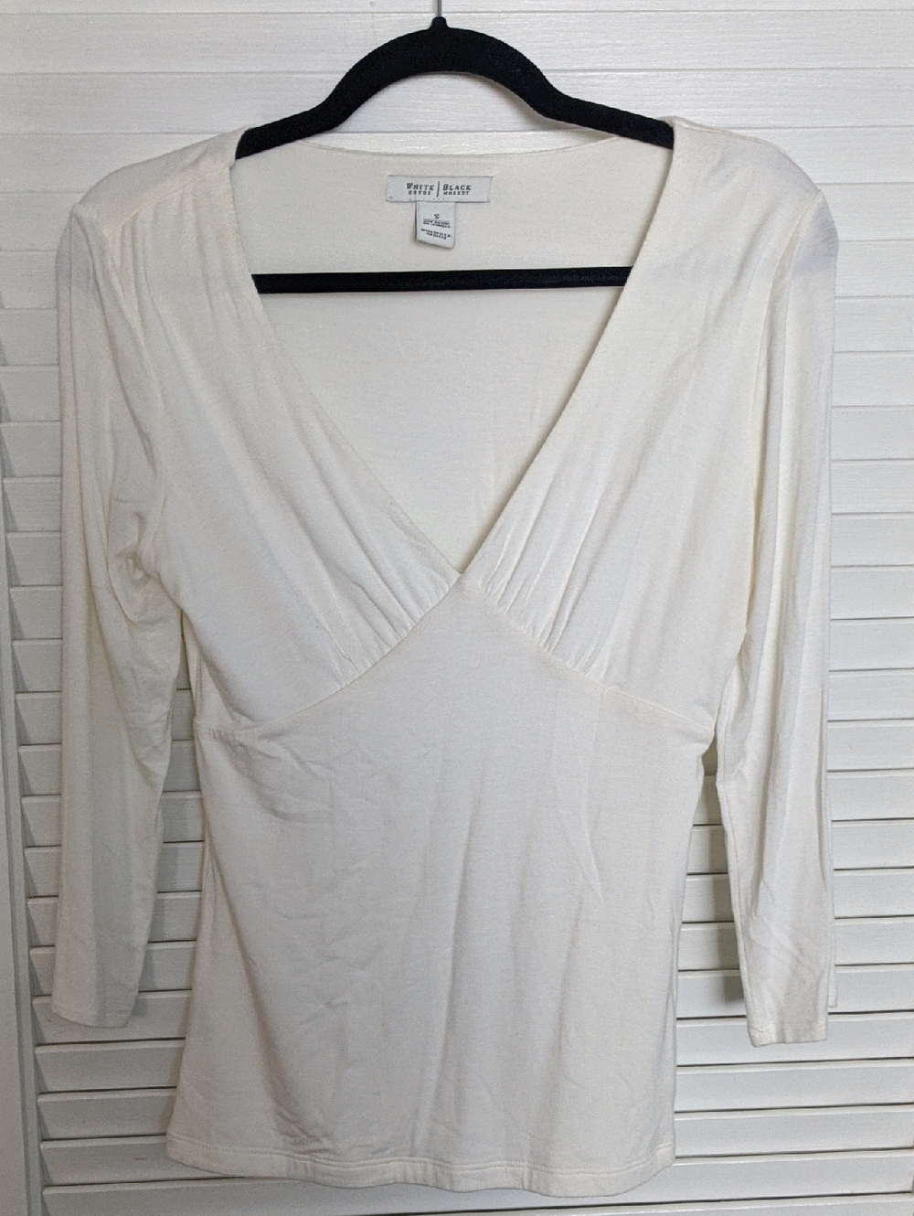 White House Black Market Cream V-Neck Ruched Bust Long Sleeve Top